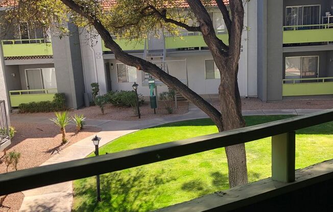 2 beds, 2 baths, 883 sqft, $1,210, Unit 215