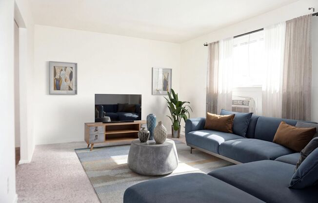 2 beds, 1 bath, 725 sqft, $1,389, Unit L06