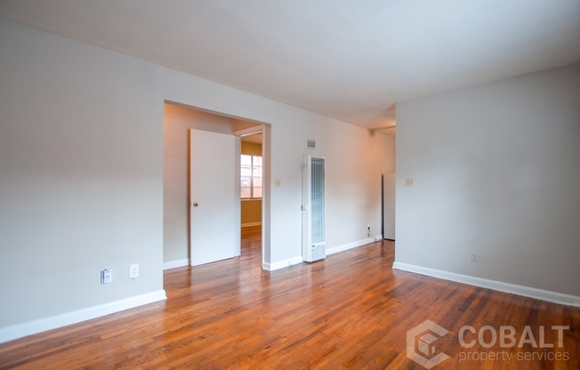 896 GREENWOOD AVE NE