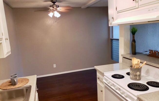 1 bed, 1 bath, 644 sqft, $2,125, Unit 75