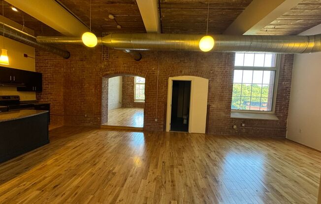 Studio, 1.5 baths, 1,248 sqft, $2,446, Unit 330