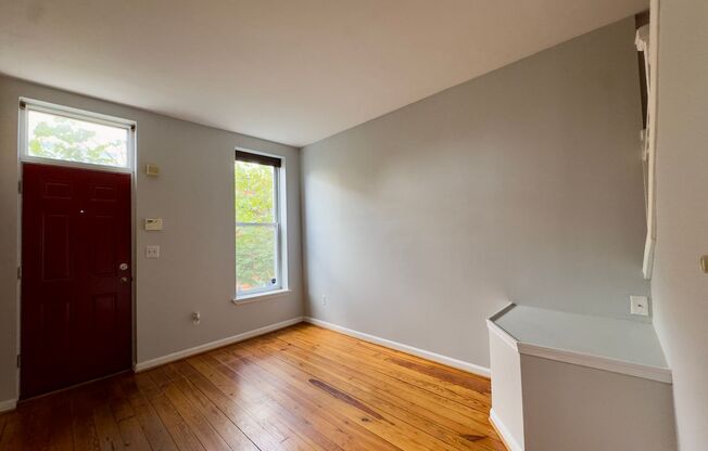 ** Half off First Month** Charming 2BD/2BA Townhome w/ Roof Deck in Riverside, MD!