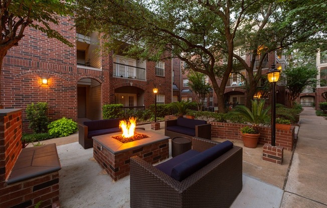 The Inverness Firepit | Houston, TX Apartments | Apartments in Houston, TX