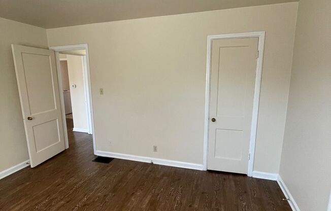 2 beds, 1 bath, 840 sqft, $925, Unit 4502-04