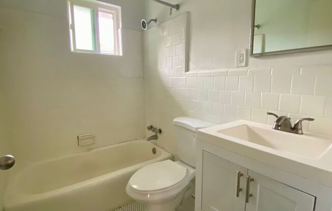2 beds, 1 bath, 850 sqft, $1,570, Unit 497-D20
