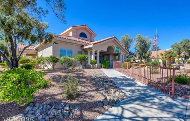 ONE STORY UNIT WITH Oversized 2-Car GARAGE