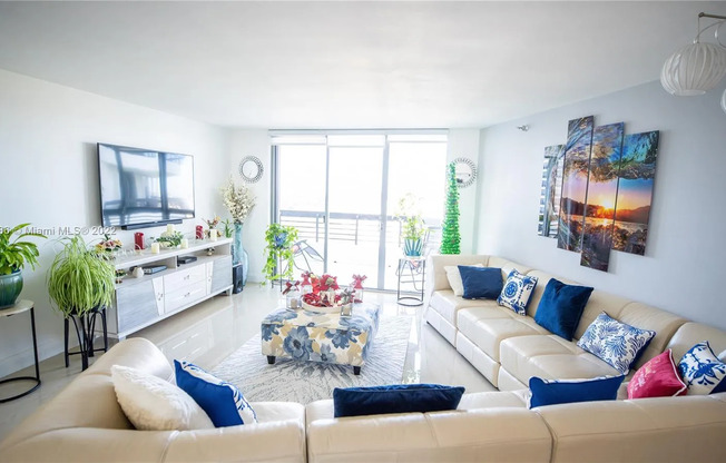 3500 Mystic Pointe Dr