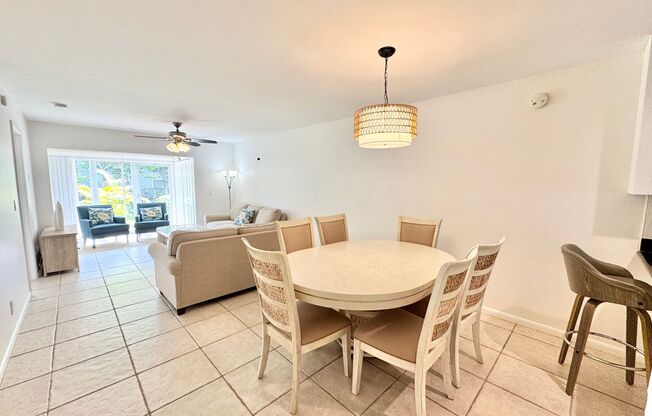 ** KINGS LAKE ** 2 BED / 2 BATH - CONDO - 1ST FLOOR - GREAT LOCATION! - ANNUAL RENTAL