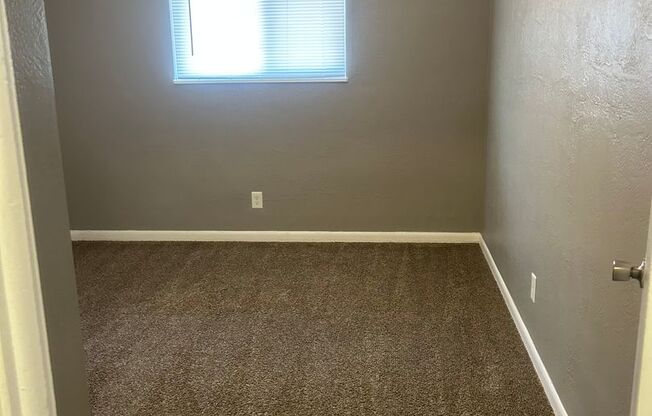 2 beds, 1 bath, 750 sqft, $1,095, Unit B10 1011 16