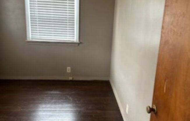 3 beds, 1 bath, $995