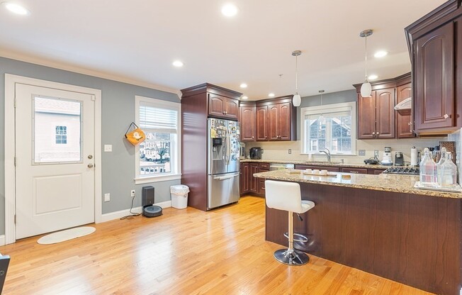 172 BRIGHT ST