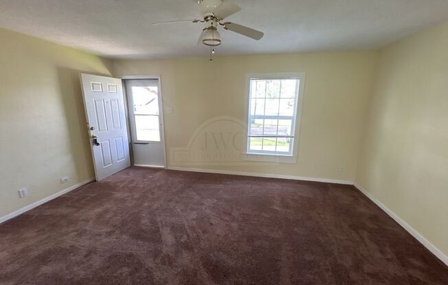 2 beds, 1 bath, $995