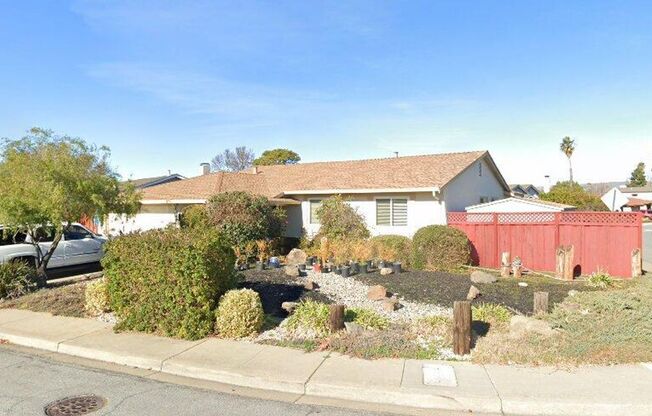 LOCATION LOCATION...CONVENIENTLY LOCATED NEAR 880...3 BED AND 2 BATH WITH LARGE FAMILY ROOM!