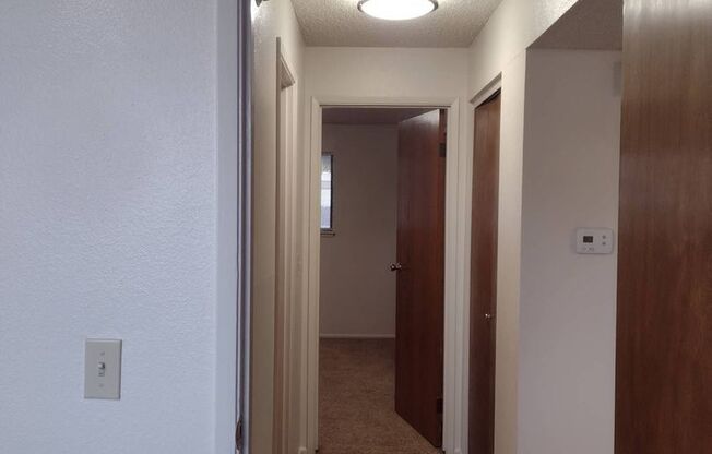 2 beds, 1 bath, 907 sqft, $1,100, Unit B103