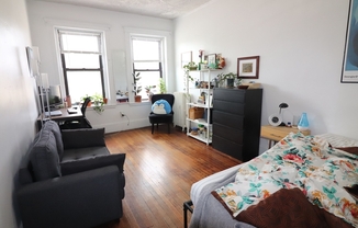 3 beds, 1 bath, $4,595, Unit 6