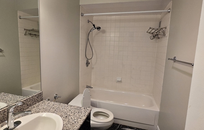 1 bed, 1 bath, 817 sqft, $3,000, Unit 417