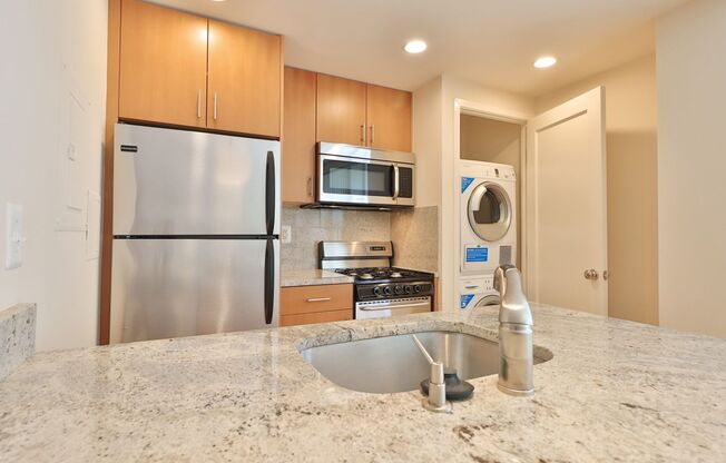 Studio, 1 bath, 440 sqft, $2,300, Unit 0215