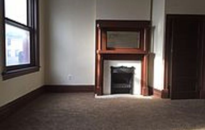 1309 E Carson