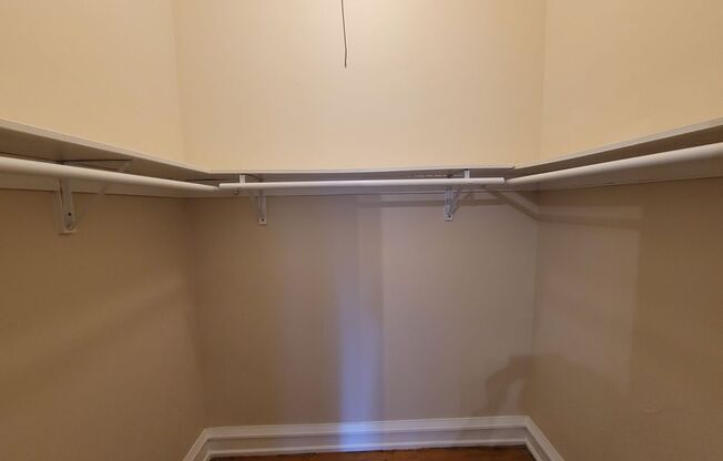 Studio, 1 bath, $850, Unit 6