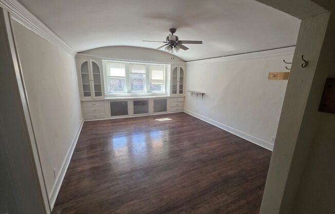 2544 N. Maryland Ave. (Fountain Blue)