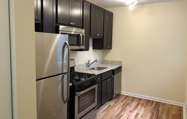 2 beds, 1 bath, $1,800, Unit 4751 #1W