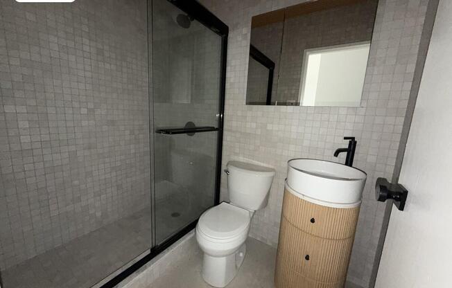 239 E 10 ST
