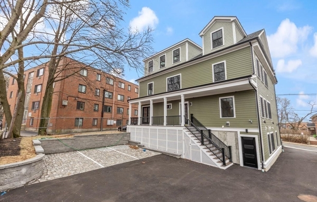 3 beds, 2.5 baths, 2,484 sqft, $5,000, Unit 2
