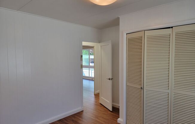 Large Upstairs Unit, Split AC, Renovated