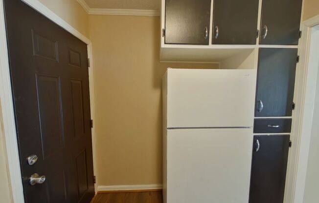 2 beds, 1 bath, $795