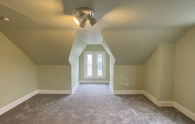 3 beds, 1 bath, $1,450, Unit Unit 1820