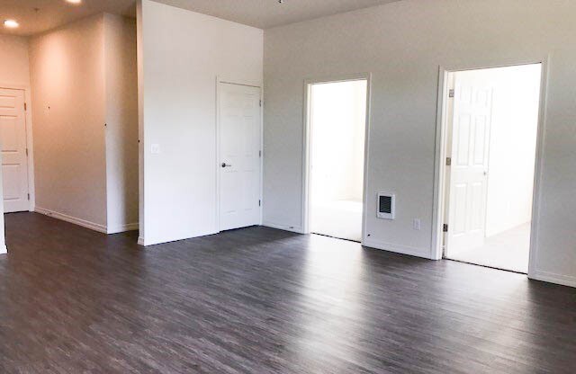 2 beds, 1 bath, 656 sqft, $1,399, Unit 105*