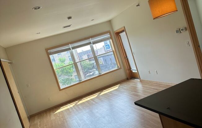 2 beds, 2 baths, 1,000 sqft, $1,395, Unit 410