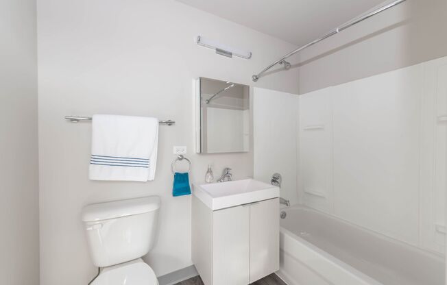 2 beds, 2 baths, 900 sqft, $2,399, Unit 421