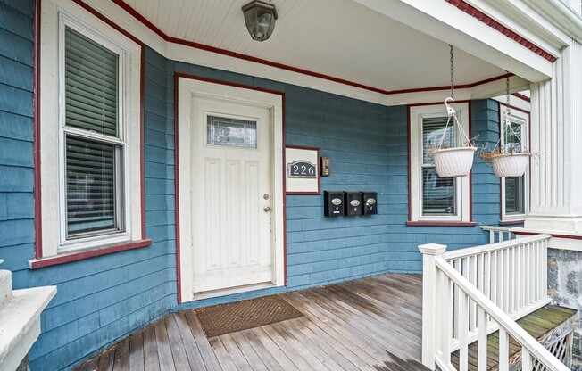 226 E COTTAGE 