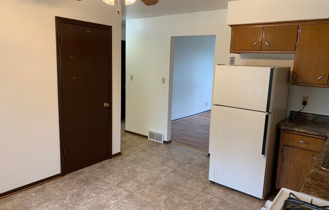 2 beds, 1 bath, $900