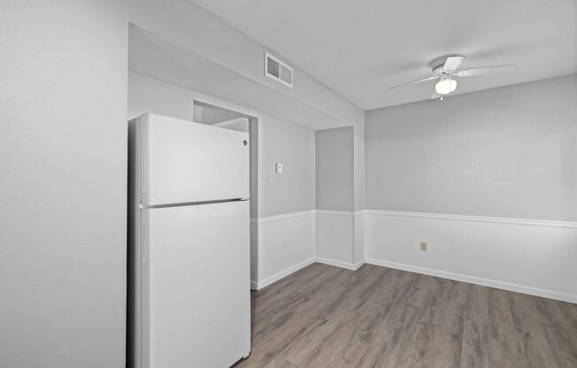 2 beds, 1.5 baths, 830 sqft, $1,300, Unit 9774 Lynntown Court