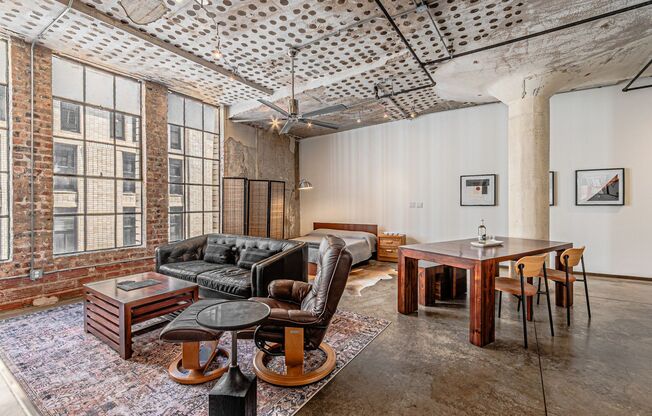 Modern Studio Loft in Downtown Dallas – Water & Internet Included in the Rent ($500 Off First Month's Rent)