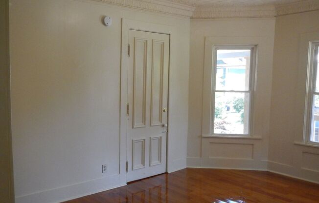 558 Columbus Ave - Available 6/1/25 Free Laundry, Granite, Counters, Hardwoods