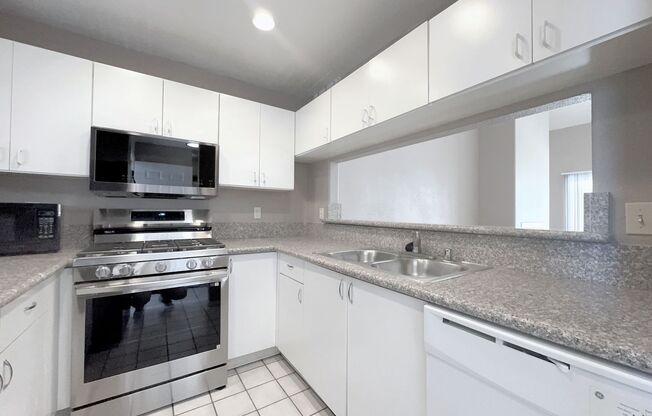 2b2b Condo Tropicana/Jones  $1450