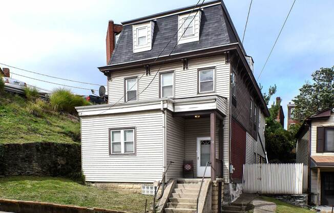 Mt. Washington house, 3 bedroom 2 1/2 bath house with great kitchen, yard, laundry June 1st