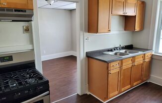 2 beds, 1 bath, $850, Unit #6 (Up)