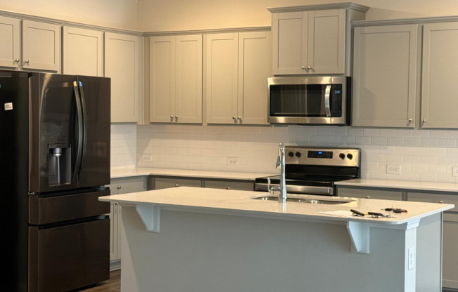 5135 TULIP SQ