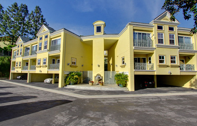 2301 Roscomare Road