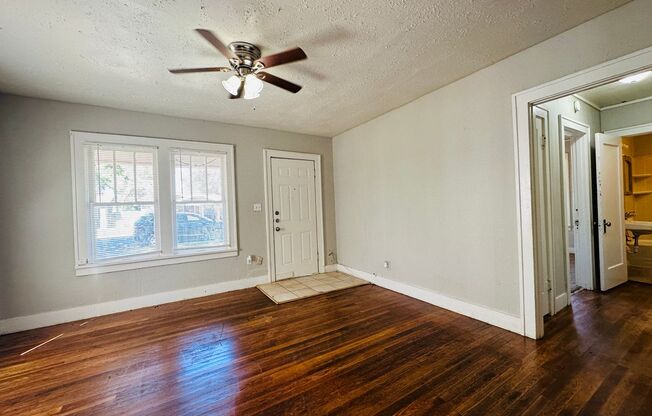 Self Showing - 2 bed 1 bath close to Texas Tech! Move In Ready