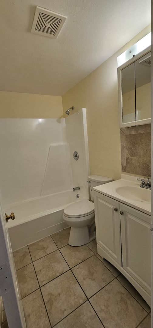 Renovated 2 br with Heat and hot water included