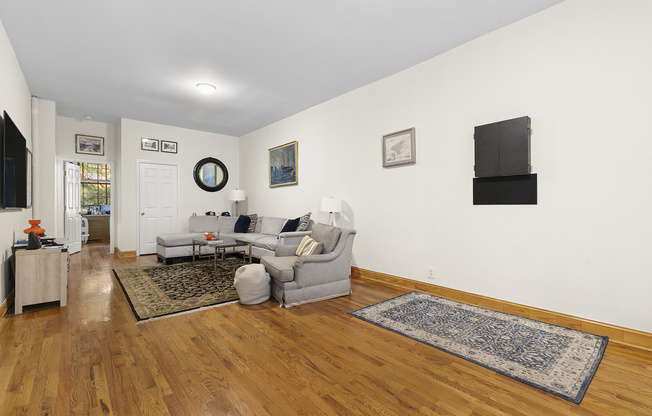 548 1/2 HUDSON ST
