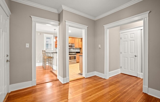 226 E COTTAGE 