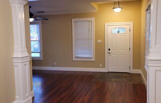 Cute House for Rent in Roseville!