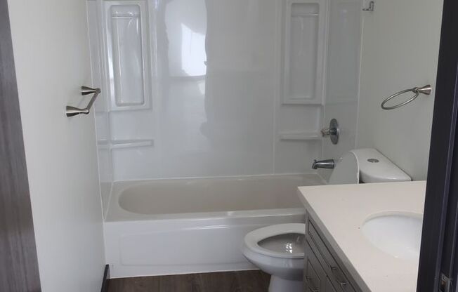2 beds, 2 baths, $2,295, Unit 309