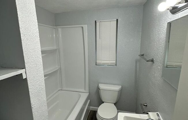 2 beds, 1 bath, 800 sqft, $900, Unit 2112